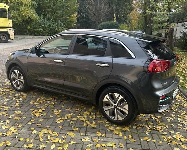 Киа Niro 2021 в Львове на Automoto.ua Серый Киа Niro, объемом двигателя 0 л и пробегом 76 тыс. км за 22700 $, фото 8 на Automoto.ua