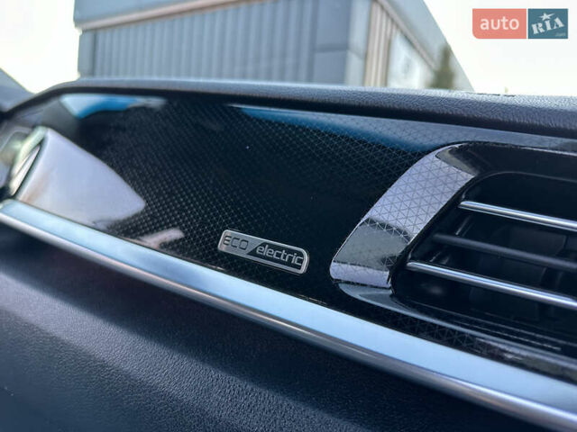 Серый Киа Niro, объемом двигателя 0 л и пробегом 55 тыс. км за 18899 $, фото 55 на Automoto.ua