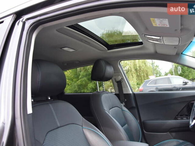 Серый Киа Niro, объемом двигателя 0 л и пробегом 34 тыс. км за 23999 $, фото 19 на Automoto.ua