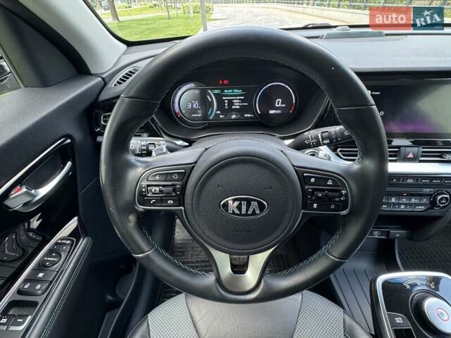 Серый Киа Niro, объемом двигателя 0 л и пробегом 96 тыс. км за 18999 $, фото 18 на Automoto.ua