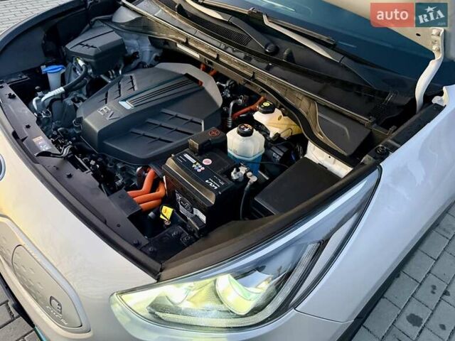 Киа Niro 2021 в Бердичеве на Automoto.ua Серый Киа Niro, объемом двигателя 0 л и пробегом 70 тыс. км за 21350 $, фото 109 на Automoto.ua