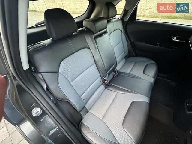 Сірий Кіа Niro, об'ємом двигуна 0 л та пробігом 105 тис. км за 19950 $, фото 29 на Automoto.ua