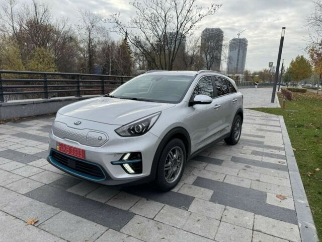 Сірий Кіа Niro, об'ємом двигуна 2 л та пробігом 101 тис. км за 19300 $, фото 5 на Automoto.ua