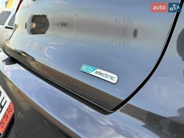 Серый Киа Niro, объемом двигателя 0 л и пробегом 38 тыс. км за 19999 $, фото 36 на Automoto.ua