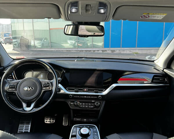 Серый Киа Niro, объемом двигателя 0 л и пробегом 86 тыс. км за 23400 $, фото 55 на Automoto.ua