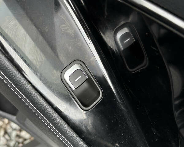 Серый Киа Niro, объемом двигателя 0 л и пробегом 88 тыс. км за 21800 $, фото 23 на Automoto.ua