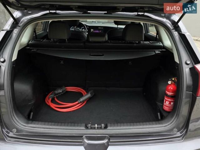 Серый Киа Niro, объемом двигателя 0 л и пробегом 153 тыс. км за 17950 $, фото 30 на Automoto.ua