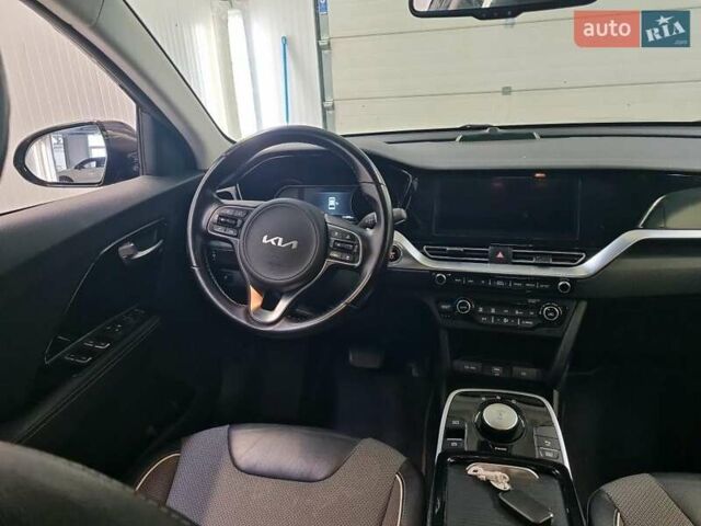 Сірий Кіа Niro, об'ємом двигуна 0 л та пробігом 111 тис. км за 19999 $, фото 5 на Automoto.ua