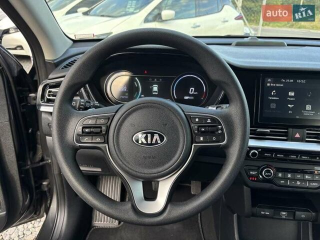Серый Киа Niro, объемом двигателя 0 л и пробегом 52 тыс. км за 20750 $, фото 15 на Automoto.ua
