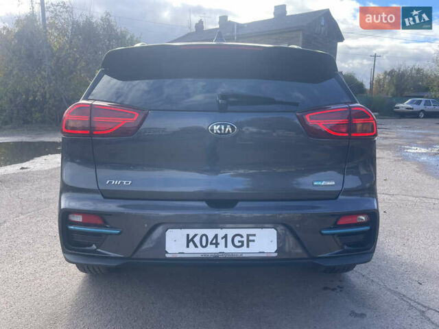Сірий Кіа Niro, об'ємом двигуна 0 л та пробігом 140 тис. км за 18500 $, фото 8 на Automoto.ua