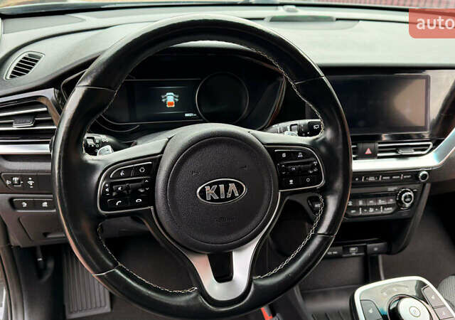 Серый Киа Niro, объемом двигателя 0 л и пробегом 88 тыс. км за 19700 $, фото 23 на Automoto.ua