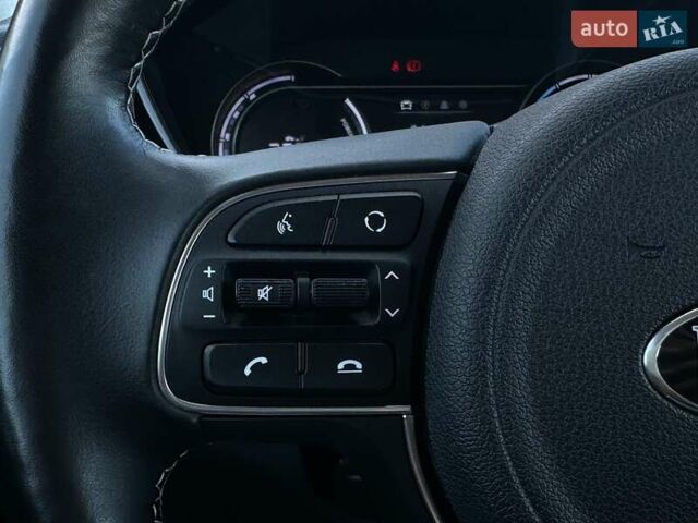 Сірий Кіа Niro, об'ємом двигуна 0 л та пробігом 100 тис. км за 21900 $, фото 42 на Automoto.ua