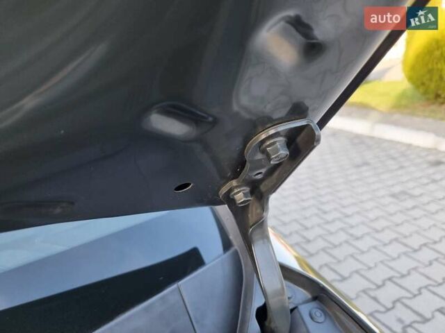 Серый Киа Niro, объемом двигателя 0 л и пробегом 121 тыс. км за 18750 $, фото 39 на Automoto.ua