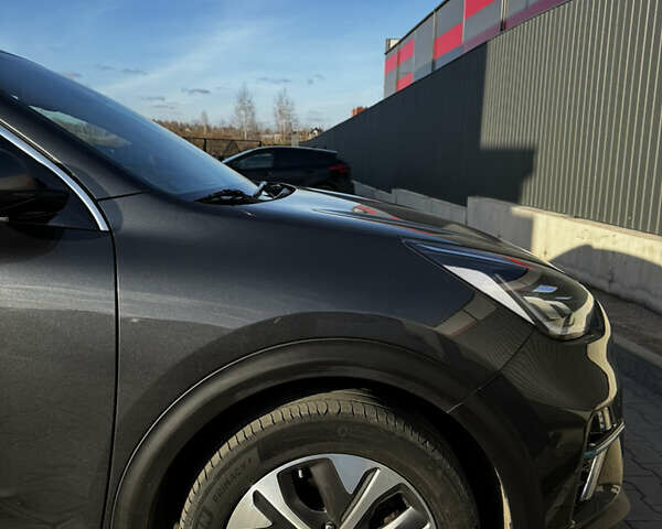 Серый Киа Niro, объемом двигателя 0 л и пробегом 86 тыс. км за 23400 $, фото 65 на Automoto.ua