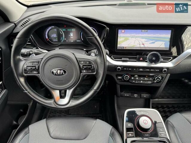 Сірий Кіа Niro, об'ємом двигуна 0 л та пробігом 101 тис. км за 19300 $, фото 23 на Automoto.ua