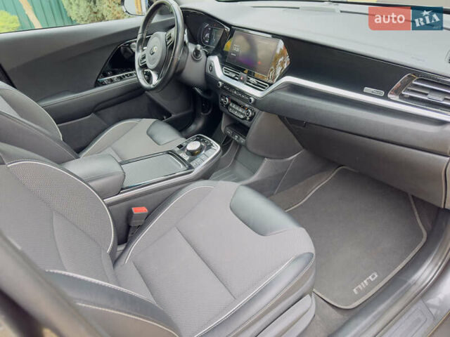 Серый Киа Niro, объемом двигателя 0 л и пробегом 137 тыс. км за 18950 $, фото 32 на Automoto.ua