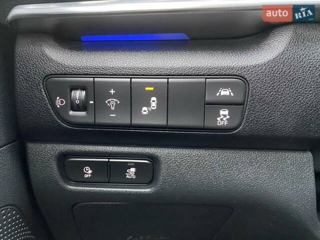 Сірий Кіа Niro, об'ємом двигуна 0 л та пробігом 86 тис. км за 23400 $, фото 8 на Automoto.ua