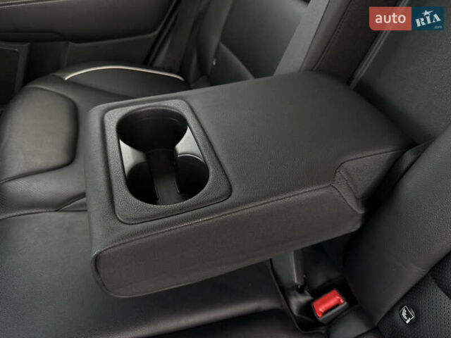 Серый Киа Niro, объемом двигателя 0 л и пробегом 82 тыс. км за 22900 $, фото 85 на Automoto.ua