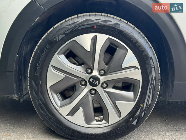 Сірий Кіа Niro, об'ємом двигуна 0 л та пробігом 141 тис. км за 17799 $, фото 60 на Automoto.ua