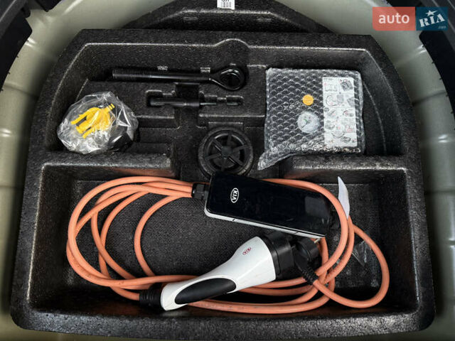 Сірий Кіа Niro, об'ємом двигуна 0 л та пробігом 97 тис. км за 22900 $, фото 87 на Automoto.ua