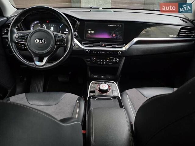 Серый Киа Niro, объемом двигателя 0 л и пробегом 142 тыс. км за 17999 $, фото 28 на Automoto.ua