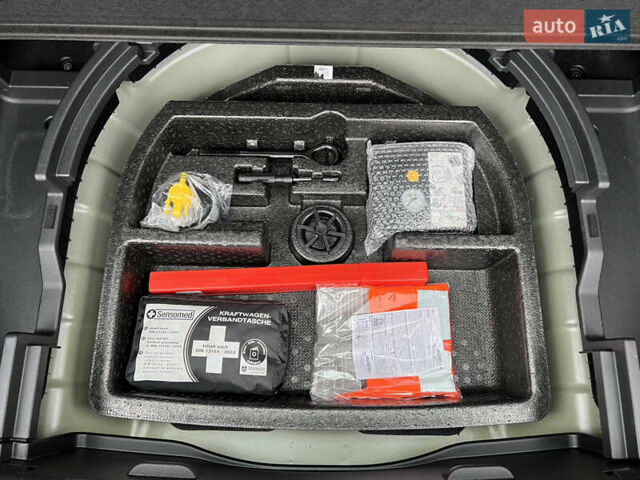 Серый Киа Niro, объемом двигателя 0 л и пробегом 107 тыс. км за 20903 $, фото 33 на Automoto.ua