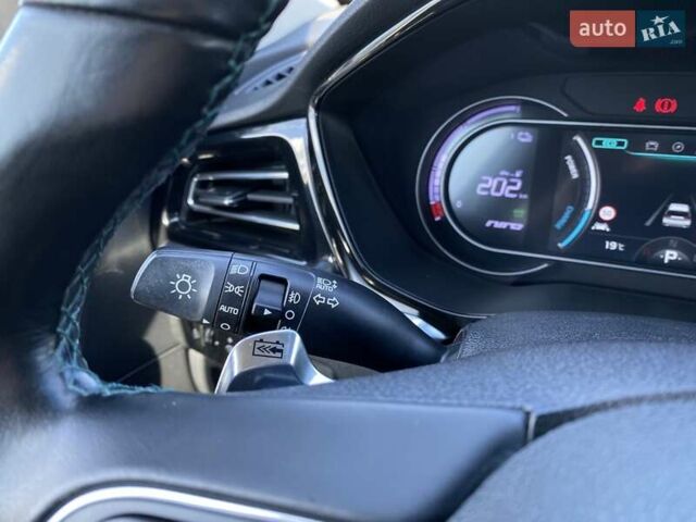 Серый Киа Niro, объемом двигателя 0 л и пробегом 67 тыс. км за 23400 $, фото 39 на Automoto.ua