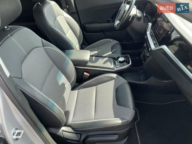 Серый Киа Niro, объемом двигателя 0 л и пробегом 51 тыс. км за 21760 $, фото 41 на Automoto.ua
