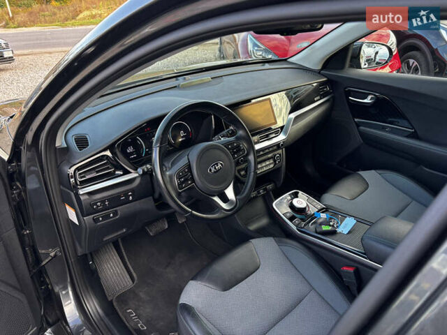 Сірий Кіа Niro, об'ємом двигуна 0 л та пробігом 50 тис. км за 19999 $, фото 14 на Automoto.ua