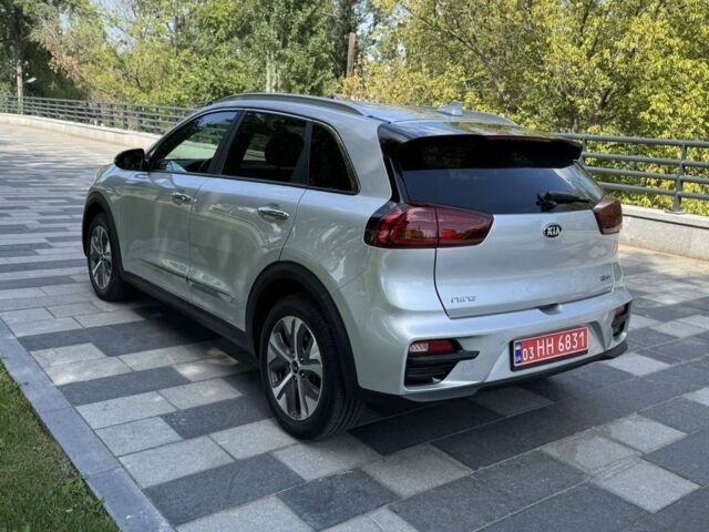 Серый Киа Niro, объемом двигателя 2 л и пробегом 98 тыс. км за 19400 $, фото 4 на Automoto.ua
