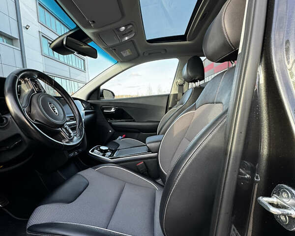 Серый Киа Niro, объемом двигателя 0 л и пробегом 86 тыс. км за 23400 $, фото 46 на Automoto.ua
