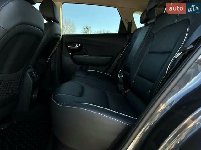 Сірий Кіа Niro, об'ємом двигуна 0 л та пробігом 100 тис. км за 21900 $, фото 72 на Automoto.ua