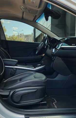 Серый Киа Niro, объемом двигателя 0 л и пробегом 32 тыс. км за 23500 $, фото 40 на Automoto.ua