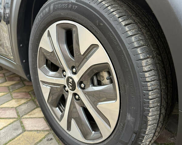 Сірий Кіа Niro, об'ємом двигуна 0 л та пробігом 50 тис. км за 22300 $, фото 32 на Automoto.ua