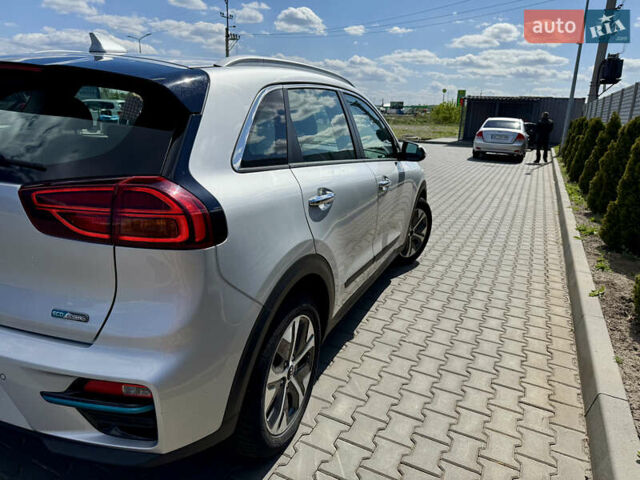 Серый Киа Niro, объемом двигателя 0 л и пробегом 131 тыс. км за 17599 $, фото 9 на Automoto.ua