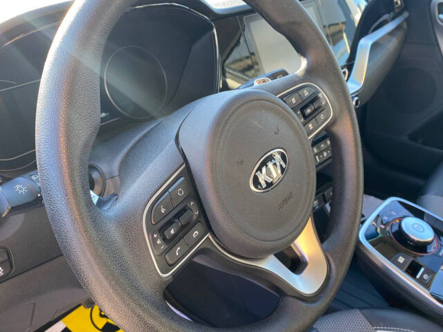 Сірий Кіа Niro, об'ємом двигуна 39 л та пробігом 27 тис. км за 17600 $, фото 12 на Automoto.ua
