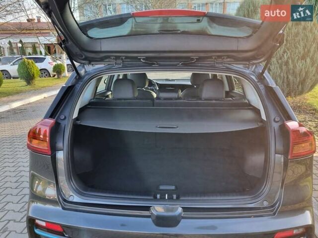 Серый Киа Niro, объемом двигателя 0 л и пробегом 121 тыс. км за 18750 $, фото 12 на Automoto.ua