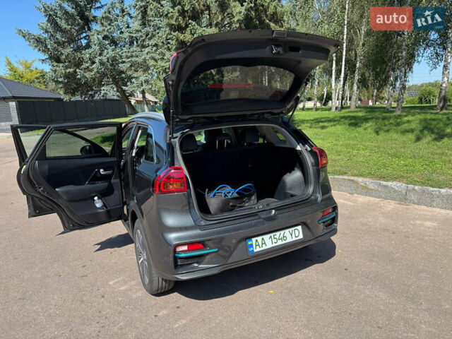 Серый Киа Niro, объемом двигателя 0 л и пробегом 195 тыс. км за 17400 $, фото 3 на Automoto.ua