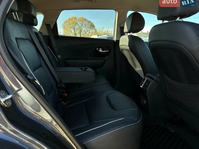 Сірий Кіа Niro, об'ємом двигуна 0 л та пробігом 100 тис. км за 21900 $, фото 81 на Automoto.ua