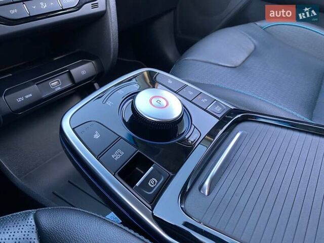 Серый Киа Niro, объемом двигателя 0 л и пробегом 66 тыс. км за 24200 $, фото 7 на Automoto.ua