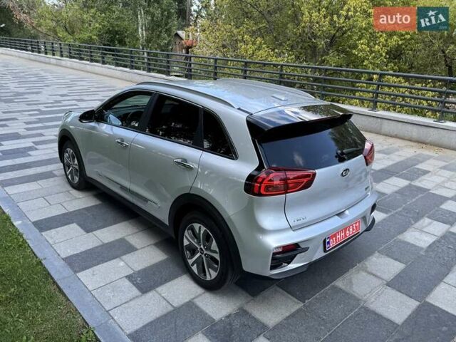 Серый Киа Niro, объемом двигателя 0 л и пробегом 96 тыс. км за 18999 $, фото 9 на Automoto.ua