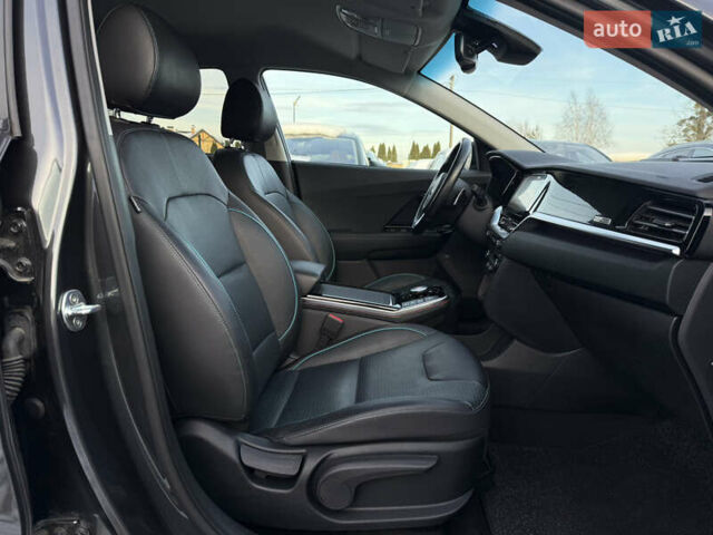 Сірий Кіа Niro, об'ємом двигуна 0 л та пробігом 97 тис. км за 22900 $, фото 93 на Automoto.ua