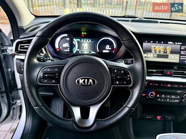 Киа Niro 2021 в Бердичеве на Automoto.ua Серый Киа Niro, объемом двигателя 0 л и пробегом 70 тыс. км за 21350 $, фото 58 на Automoto.ua