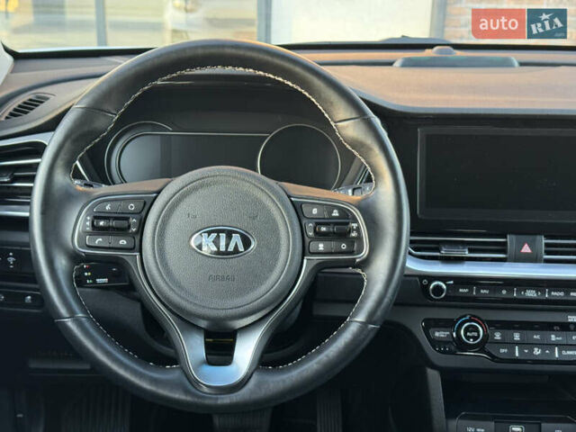 Серый Киа Niro, объемом двигателя 0 л и пробегом 139 тыс. км за 17999 $, фото 55 на Automoto.ua