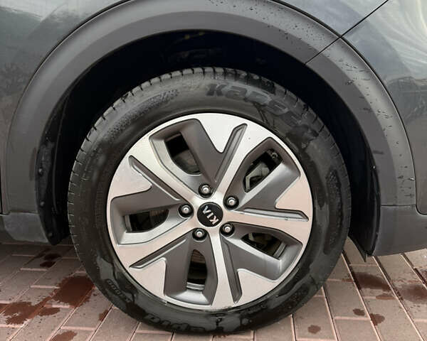 Серый Киа Niro, объемом двигателя 0 л и пробегом 77 тыс. км за 20990 $, фото 12 на Automoto.ua