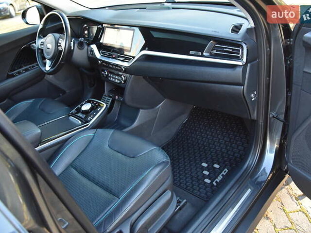 Сірий Кіа Niro, об'ємом двигуна 0 л та пробігом 99 тис. км за 22880 $, фото 33 на Automoto.ua