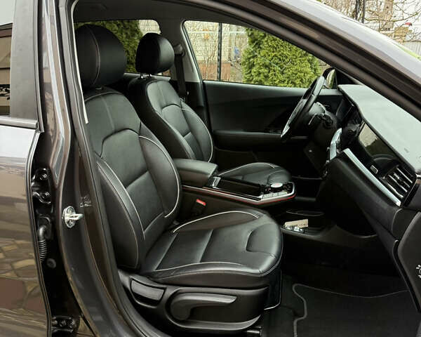 Сірий Кіа Niro, об'ємом двигуна 0 л та пробігом 50 тис. км за 22300 $, фото 55 на Automoto.ua