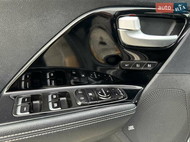 Серый Киа Niro, объемом двигателя 0 л и пробегом 147 тыс. км за 18450 $, фото 37 на Automoto.ua