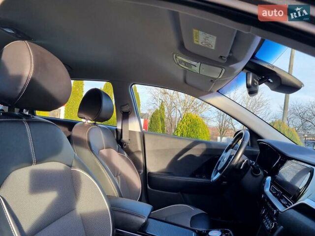 Серый Киа Niro, объемом двигателя 0 л и пробегом 121 тыс. км за 18750 $, фото 30 на Automoto.ua