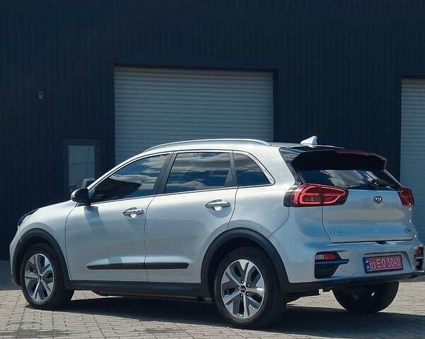 Серый Киа Niro, объемом двигателя 0 л и пробегом 32 тыс. км за 23500 $, фото 16 на Automoto.ua